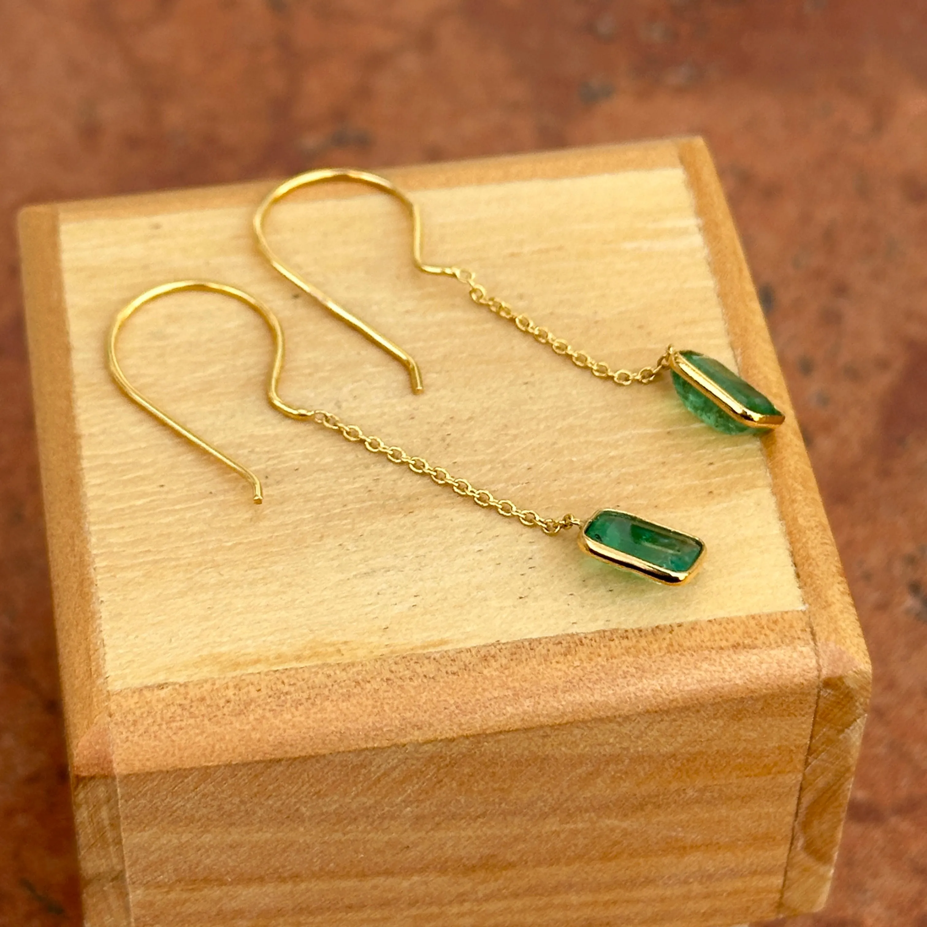 18KT Yellow Gold Emerald Dangle Earring
