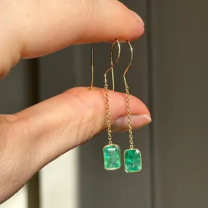18KT Yellow Gold Emerald Dangle Earring