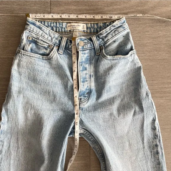 Abercrombie Fitch Curve Love High Rise Dad Jeans Size 24  00 S Medium Light Wash