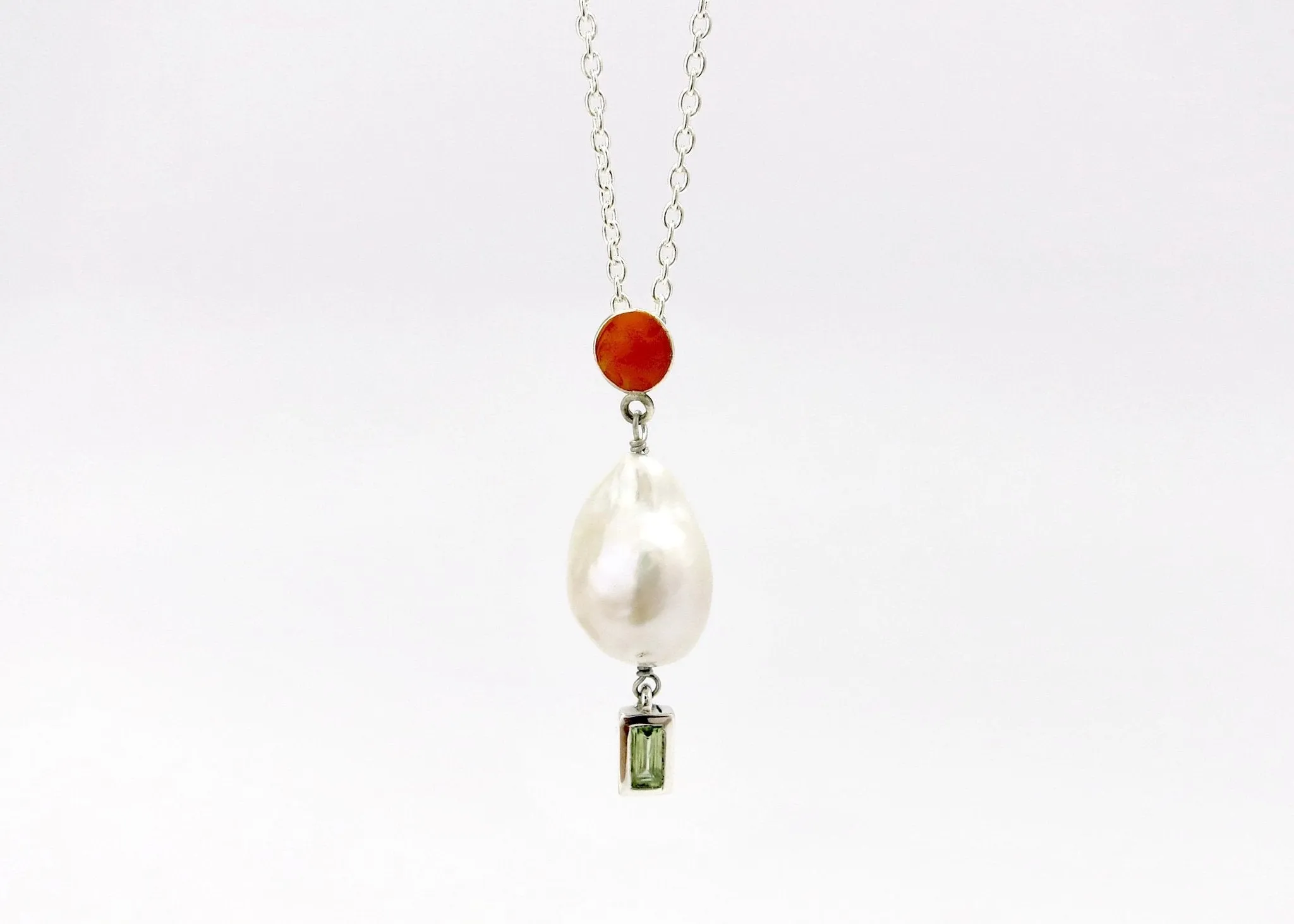 August (baroque pearl birthstone necklace)