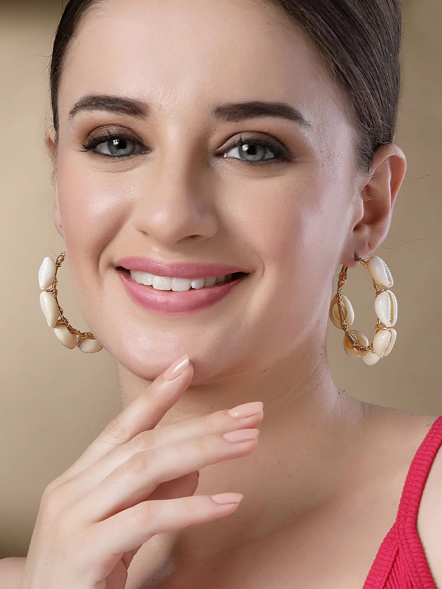 Bohey by KARATCART Gold-Plated Handcrafted Shell Detail Hoop Earrings