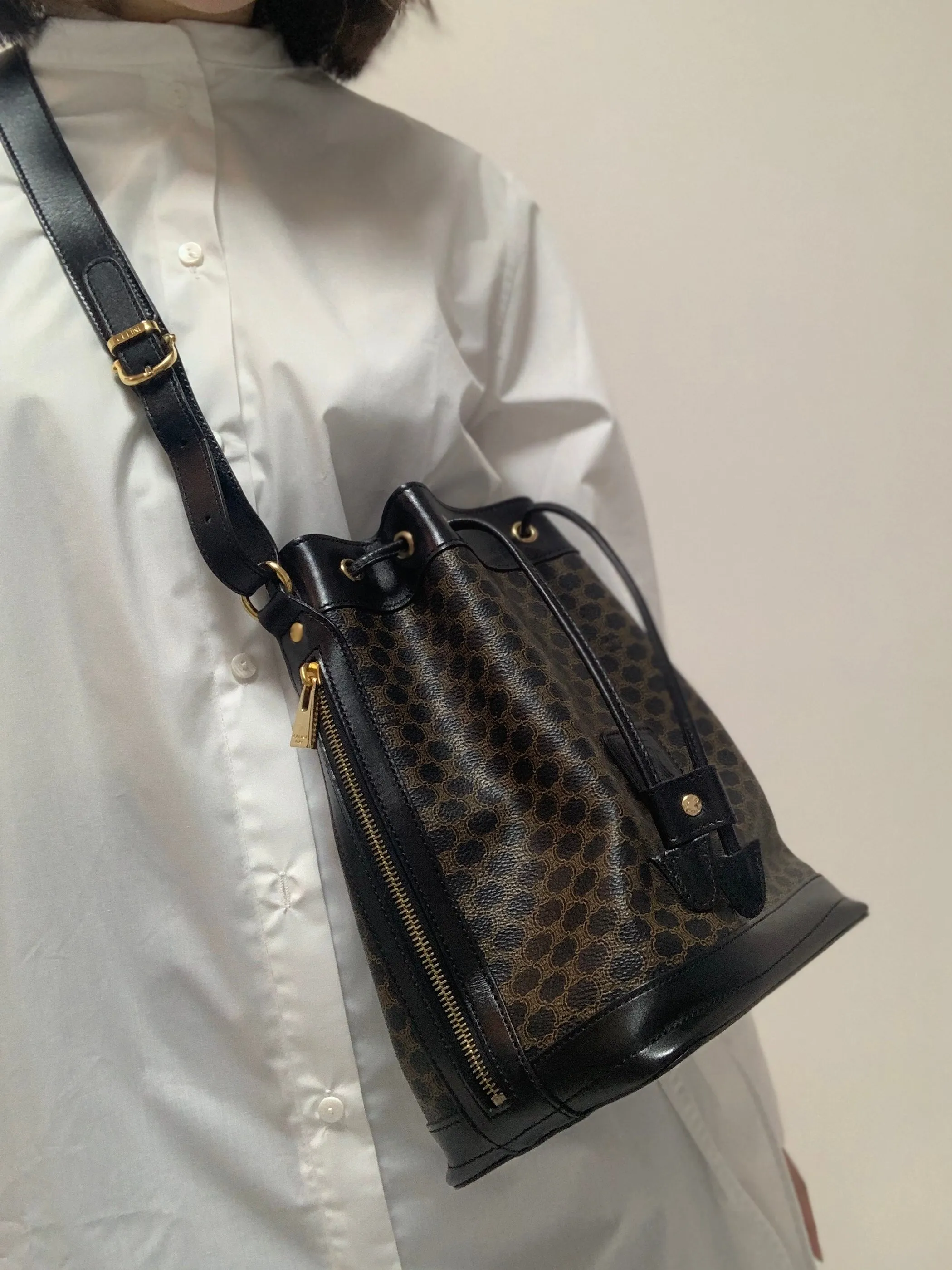 CELINE Macadam Blason Side zipper Drawstring Shoulder bag Black Vintage Old Celine u5gukm