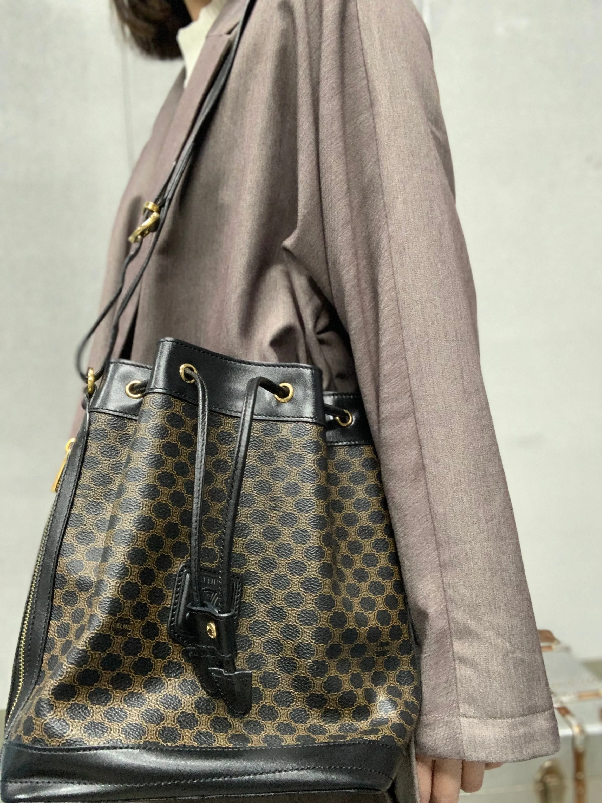 CELINE Macadam Blason Side zipper Drawstring Shoulder bag Black Vintage Old Celine u5gukm