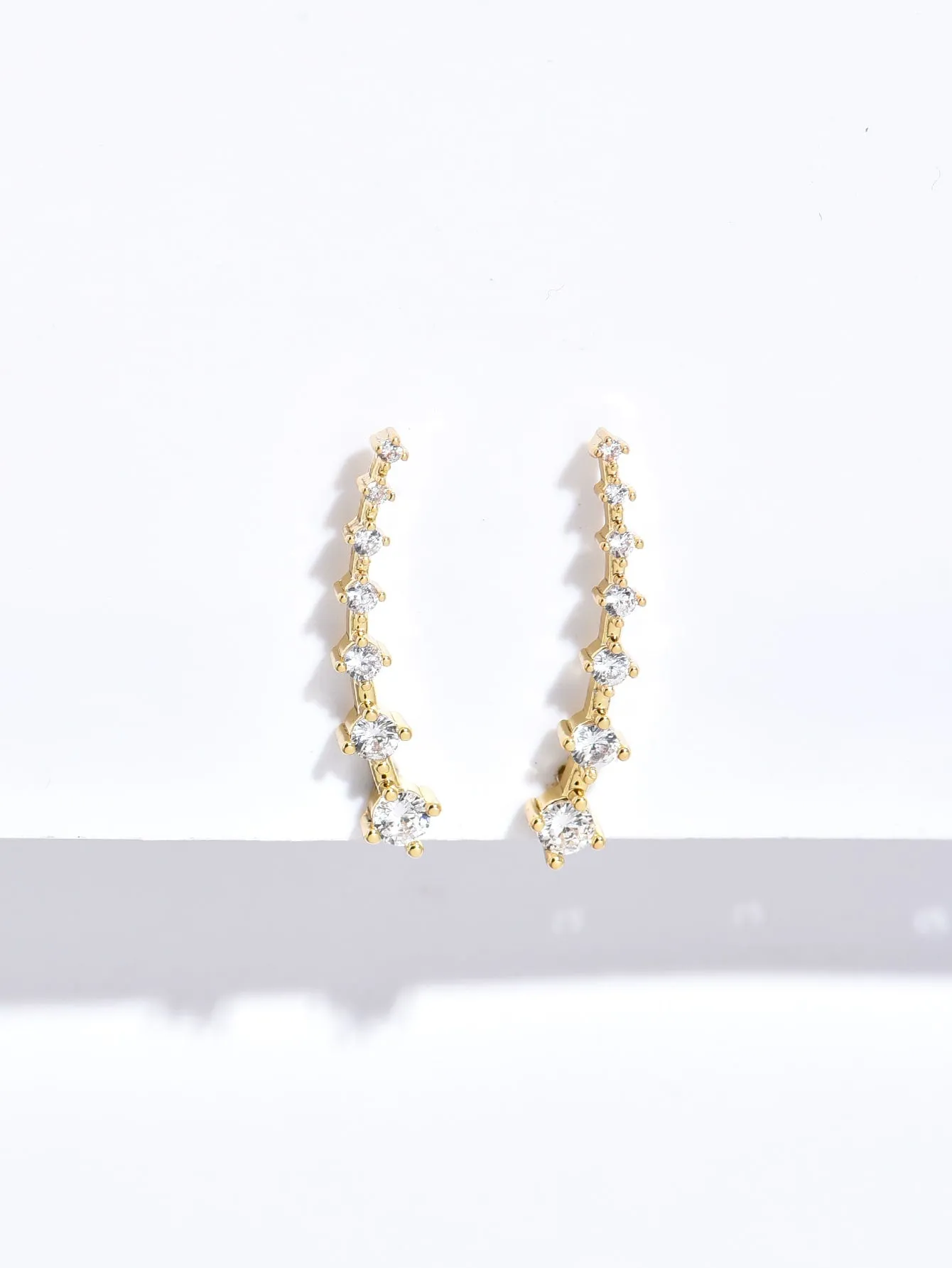 Cubic Zirconia Decor Ear Climber- 𝘚𝘚²³  - Gold