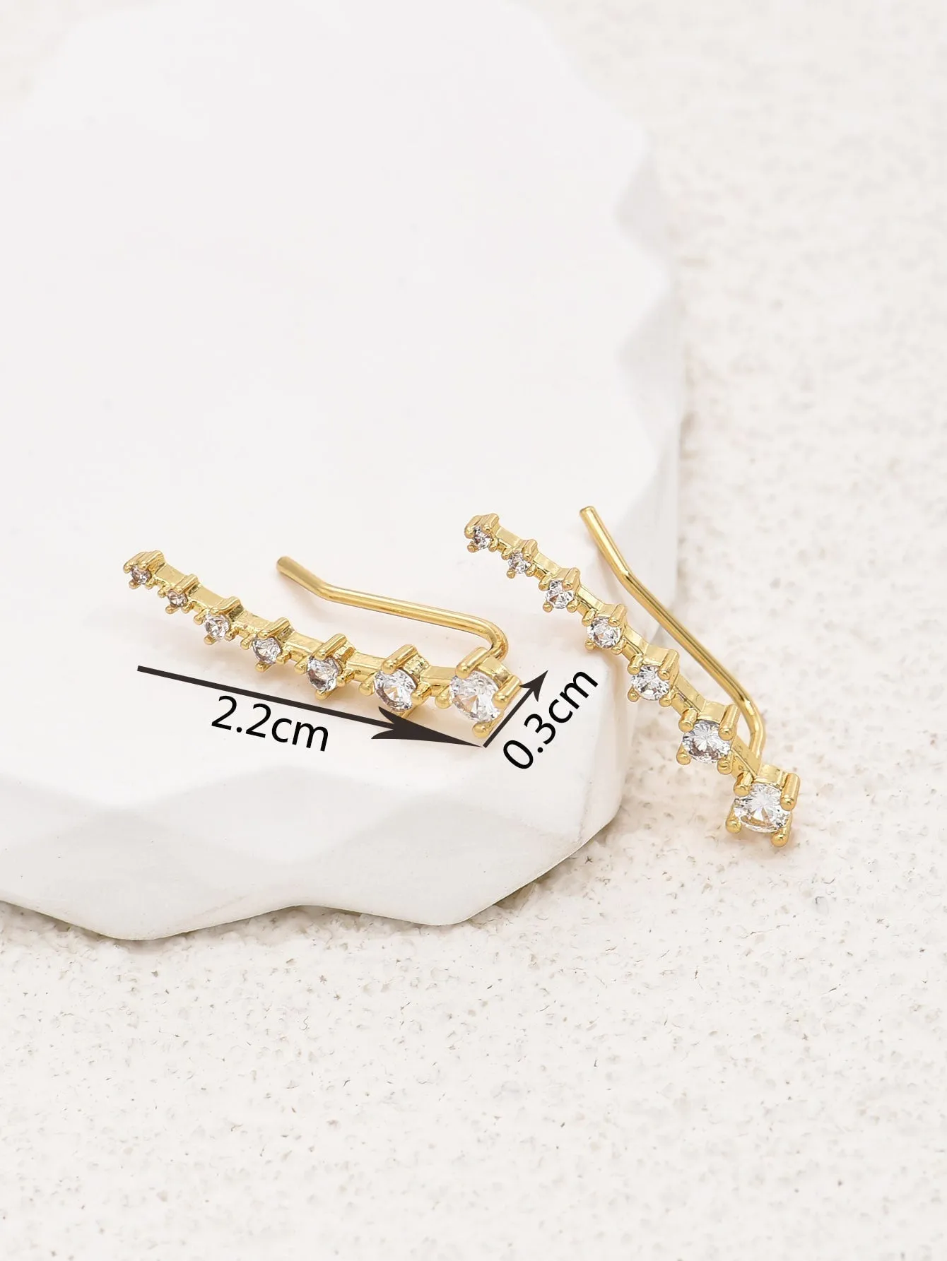 Cubic Zirconia Decor Ear Climber- 𝘚𝘚²³  - Gold