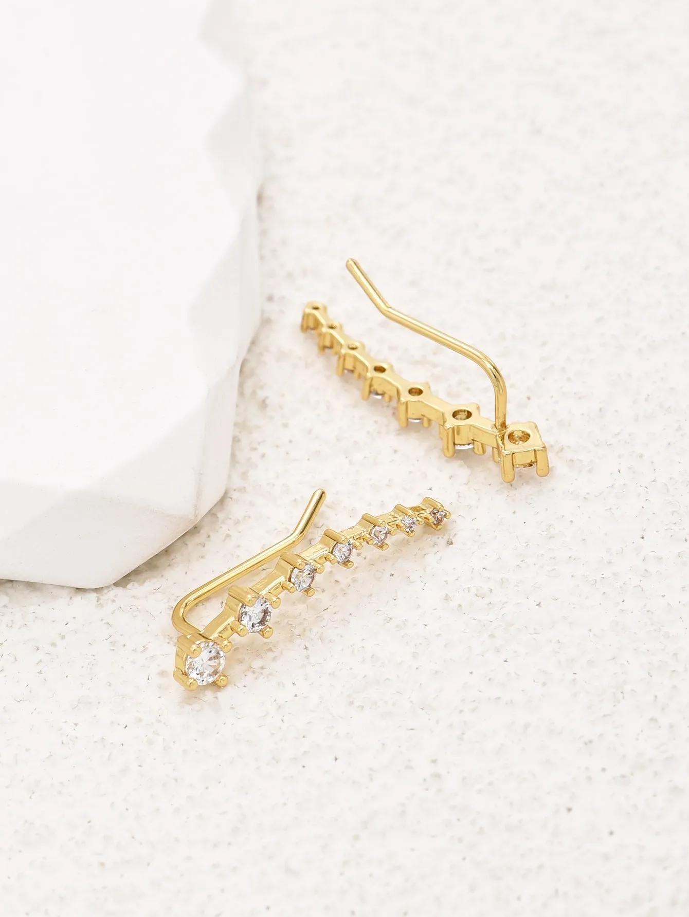 Cubic Zirconia Decor Ear Climber- 𝘚𝘚²³  - Gold