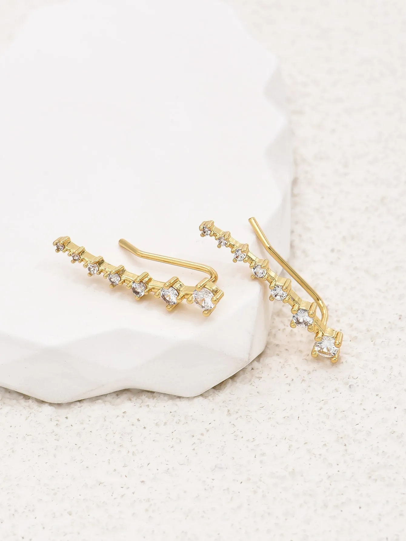 Cubic Zirconia Decor Ear Climber- 𝘚𝘚²³  - Gold