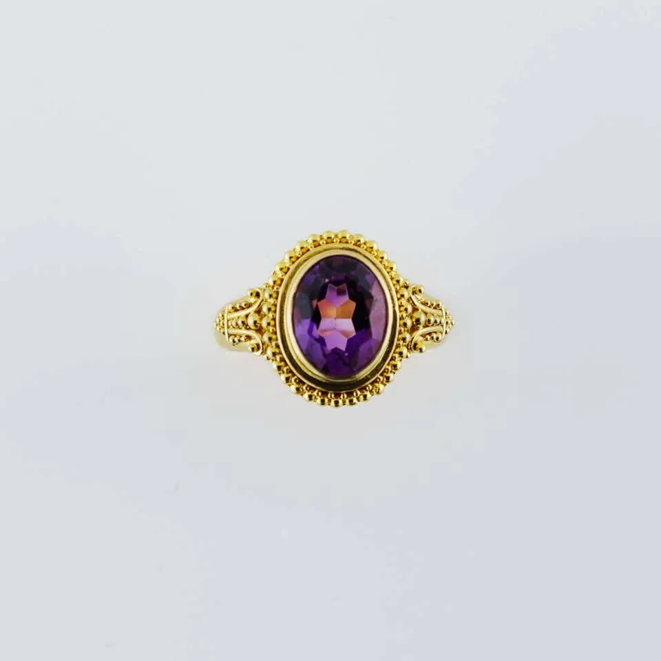 Dazzling Bright Oval Cut Amethyst 18k Gold Ring
