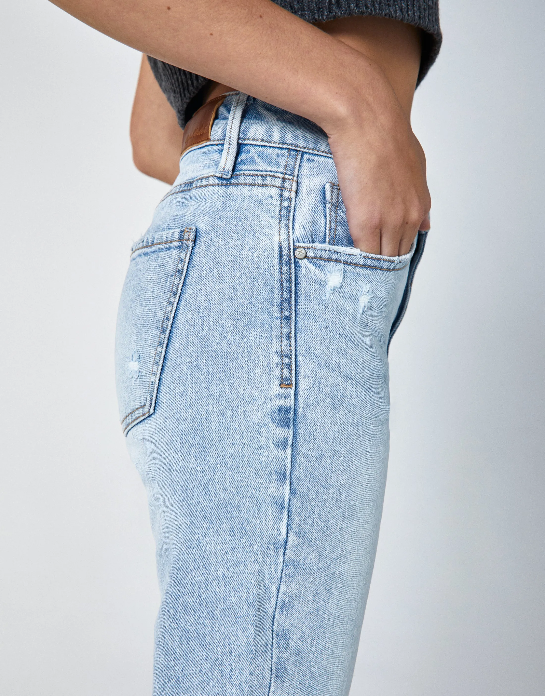 DEBBIE Step-Mom High-Rise Slim Fit in Rockaway