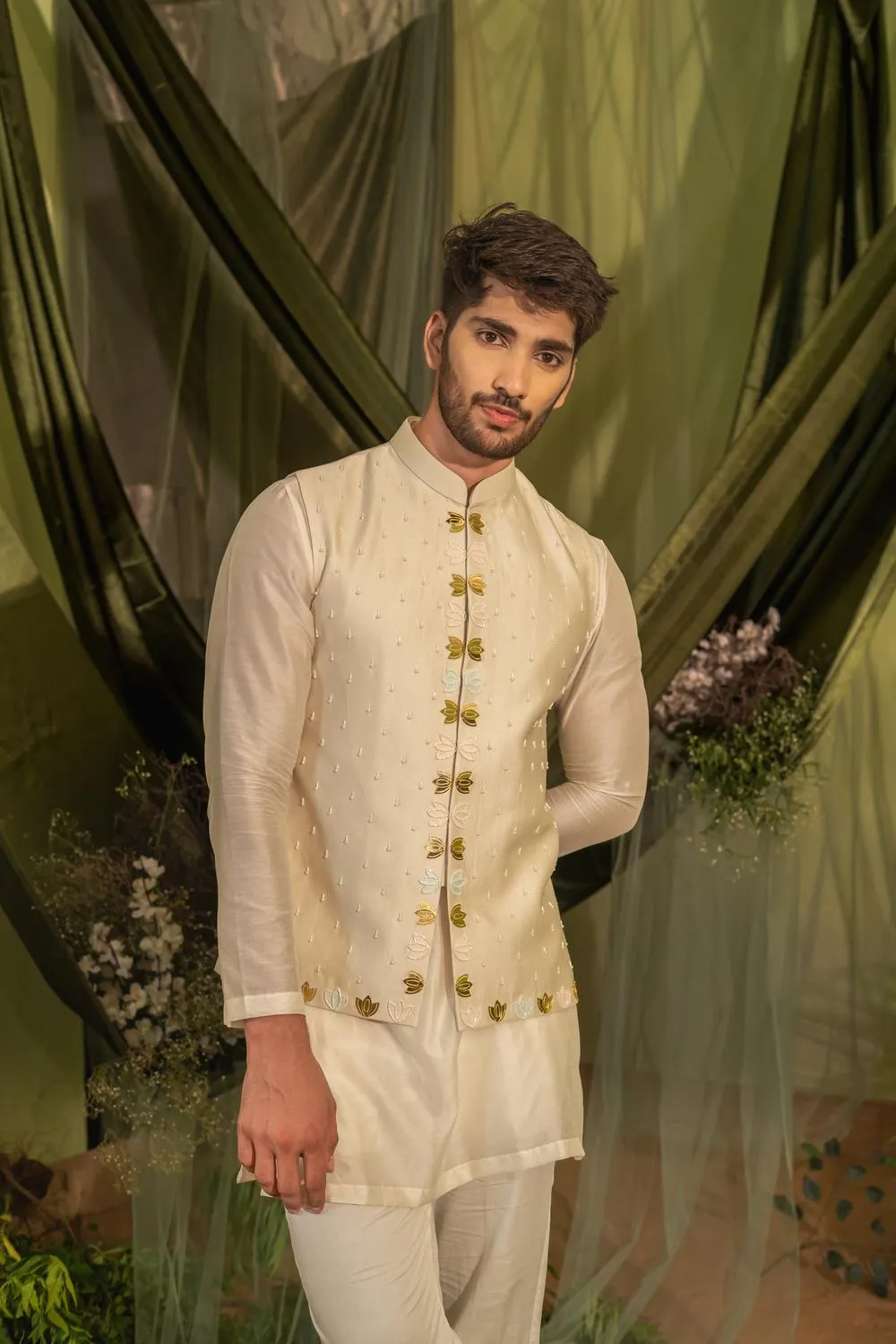 Dusty Ivory Multi Lotus Bundi