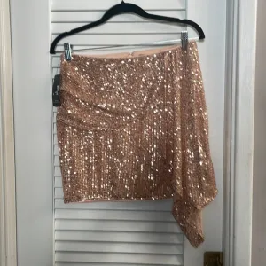 Etiquette NWT Slinky Draped Gold Sequin Miniskirt Size M. Sexy &amp; glamorous!