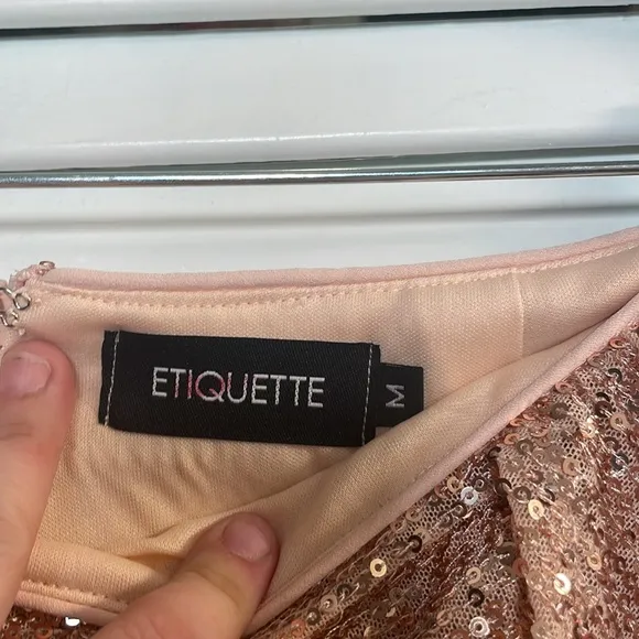 Etiquette NWT Slinky Draped Gold Sequin Miniskirt Size M. Sexy &amp; glamorous!