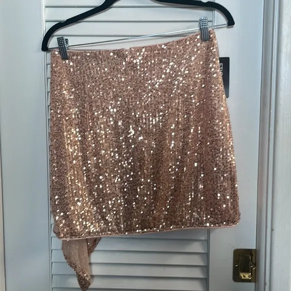 Etiquette NWT Slinky Draped Gold Sequin Miniskirt Size M. Sexy &amp; glamorous!