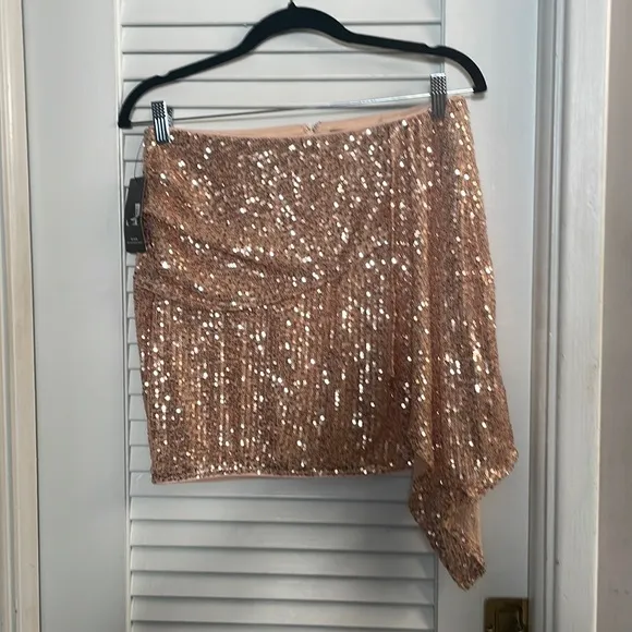 Etiquette NWT Slinky Draped Gold Sequin Miniskirt Size M. Sexy &amp; glamorous!