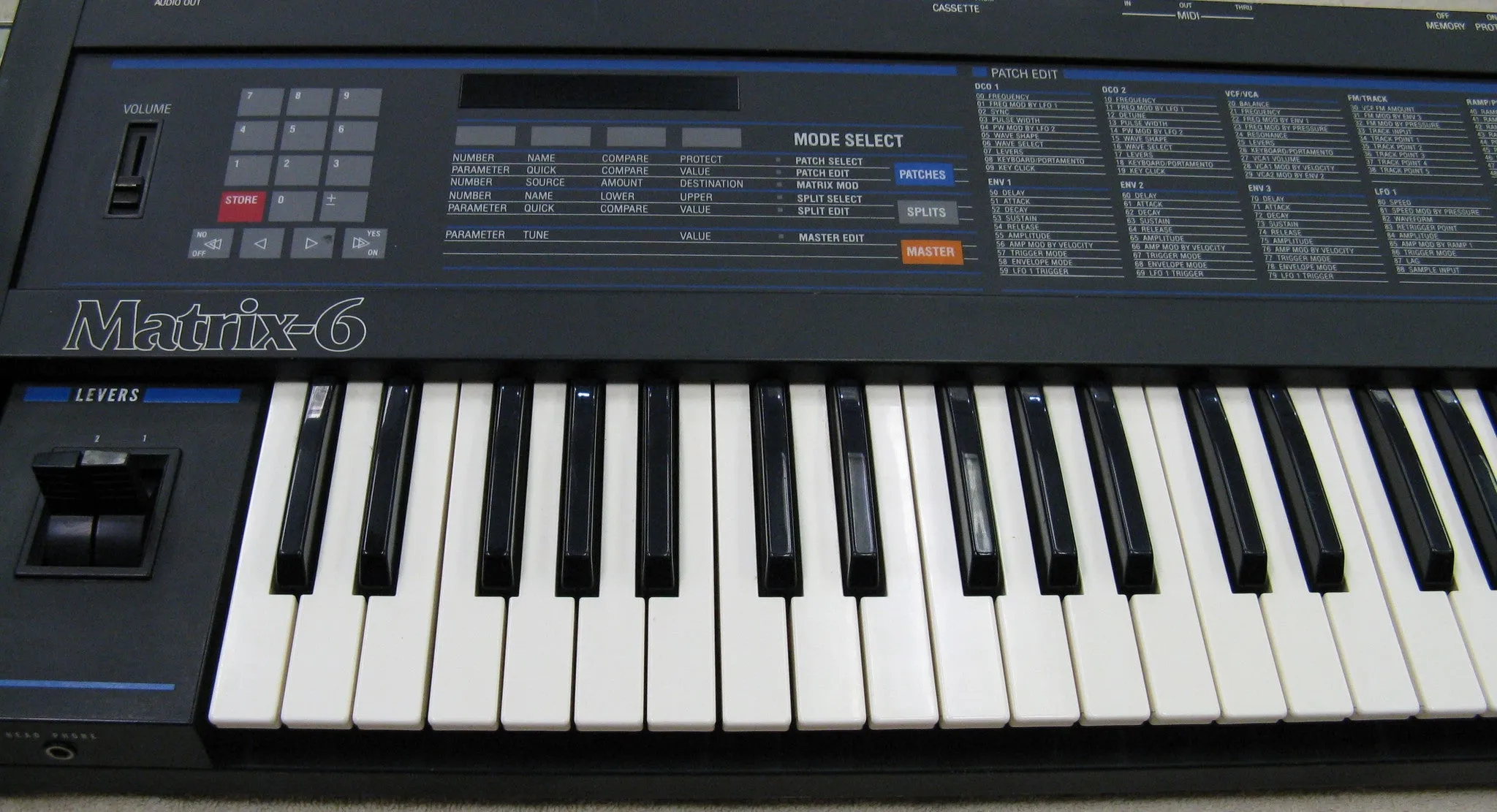Oberheim Matrix 6 Analog Synthesizer