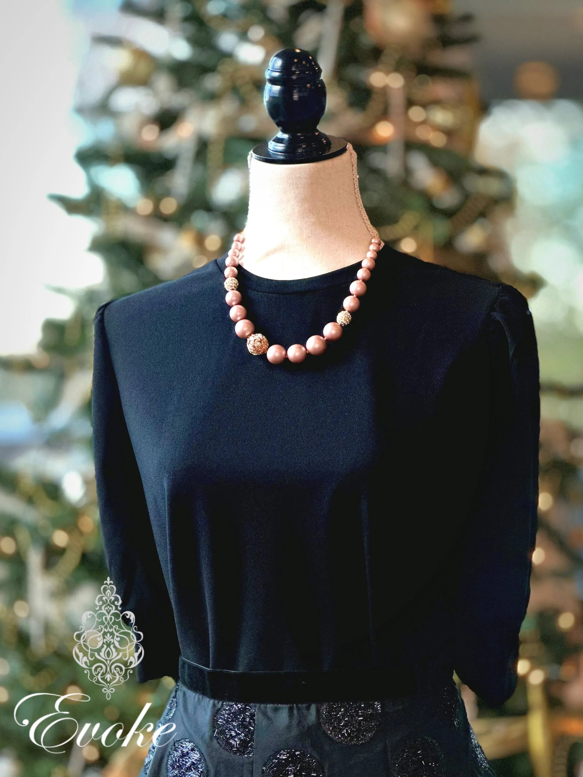 Pink Shell Pearl and Gold Necklace