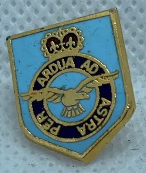 RAF Royal Air Force - NEW British Army Military Cap/Tie/Lapel Pin Badge