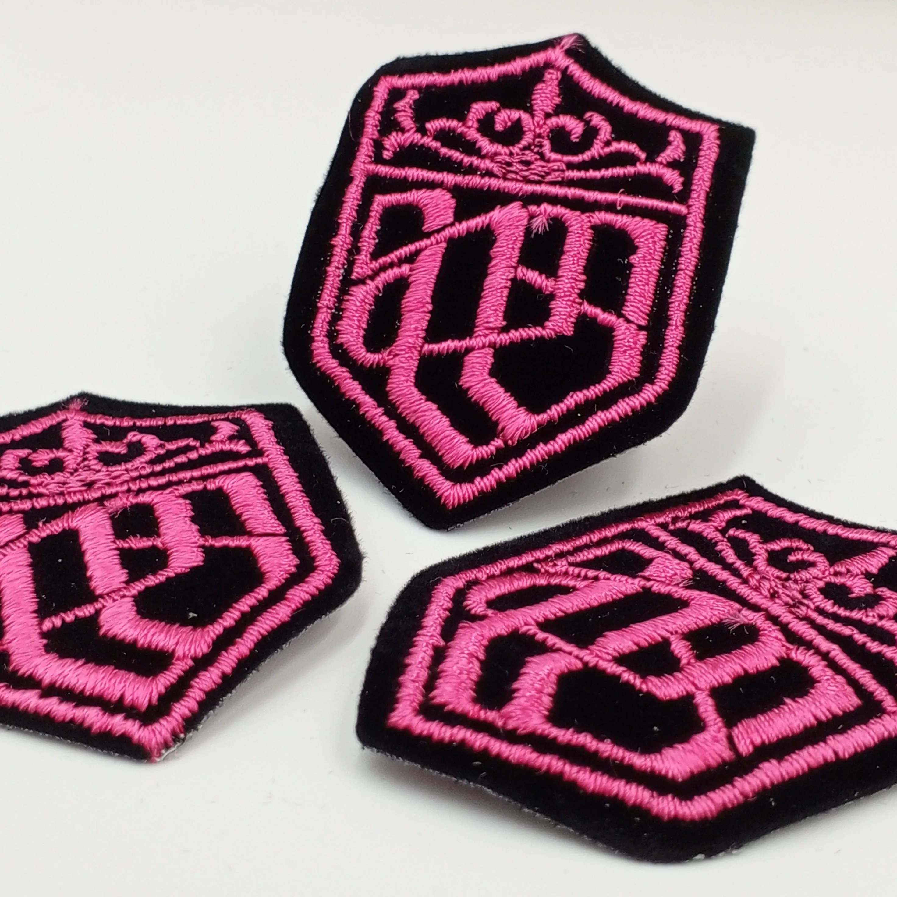 VINTAGE Badge Patches black Magenta Embroidered Patch Iron on Appliques #719