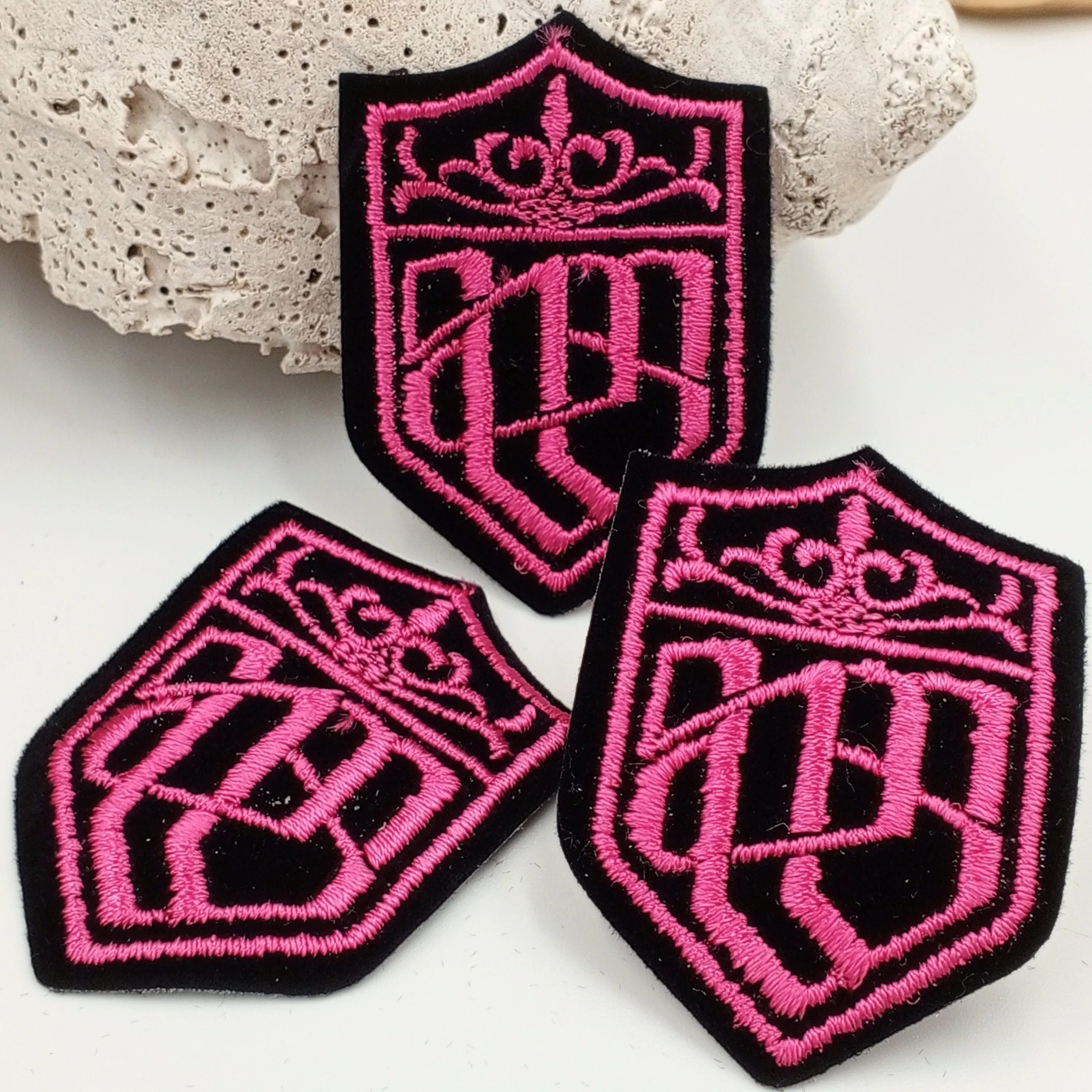 VINTAGE Badge Patches black Magenta Embroidered Patch Iron on Appliques #719