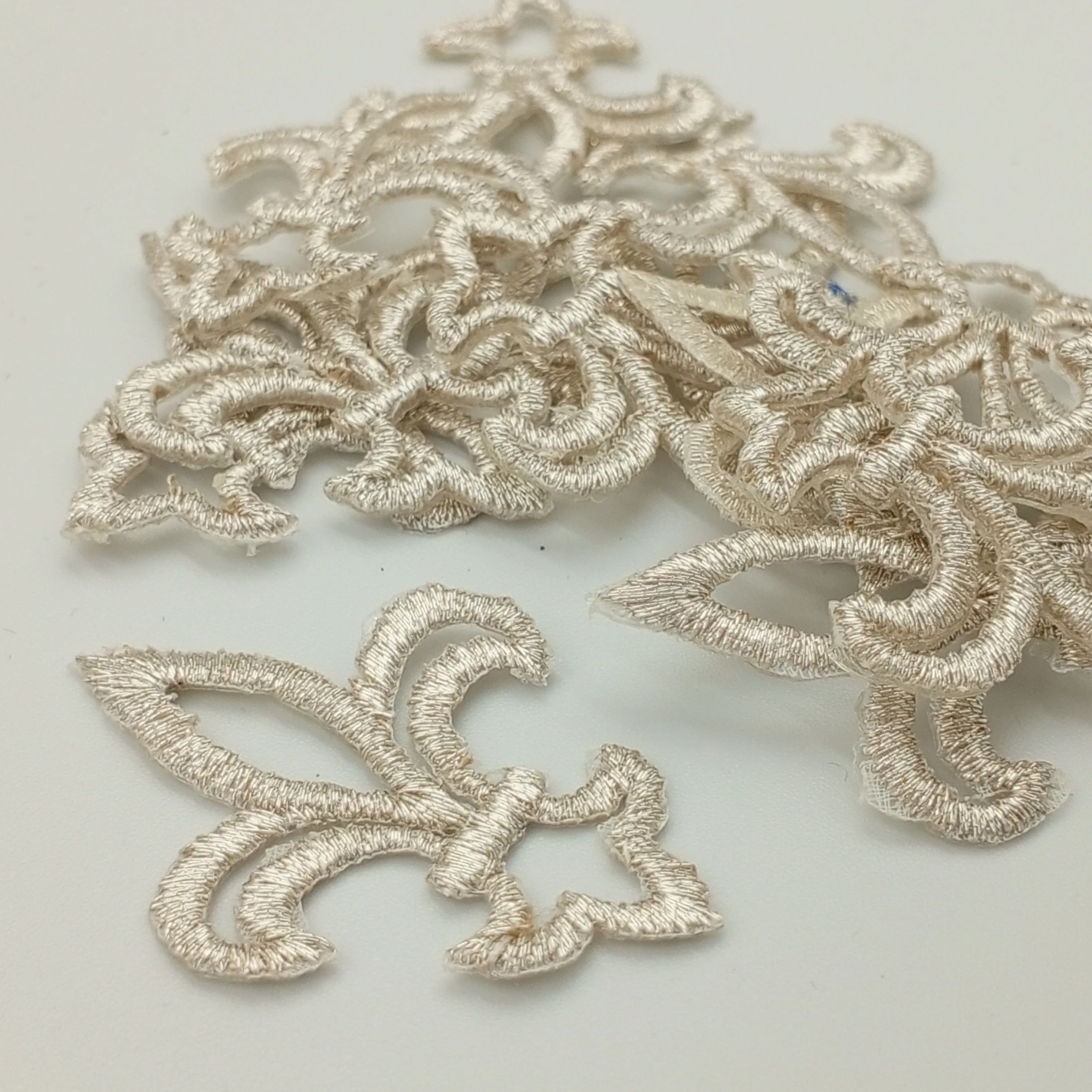 VINTAGE Badge Patches metallic silver Embroidered Appliques #774