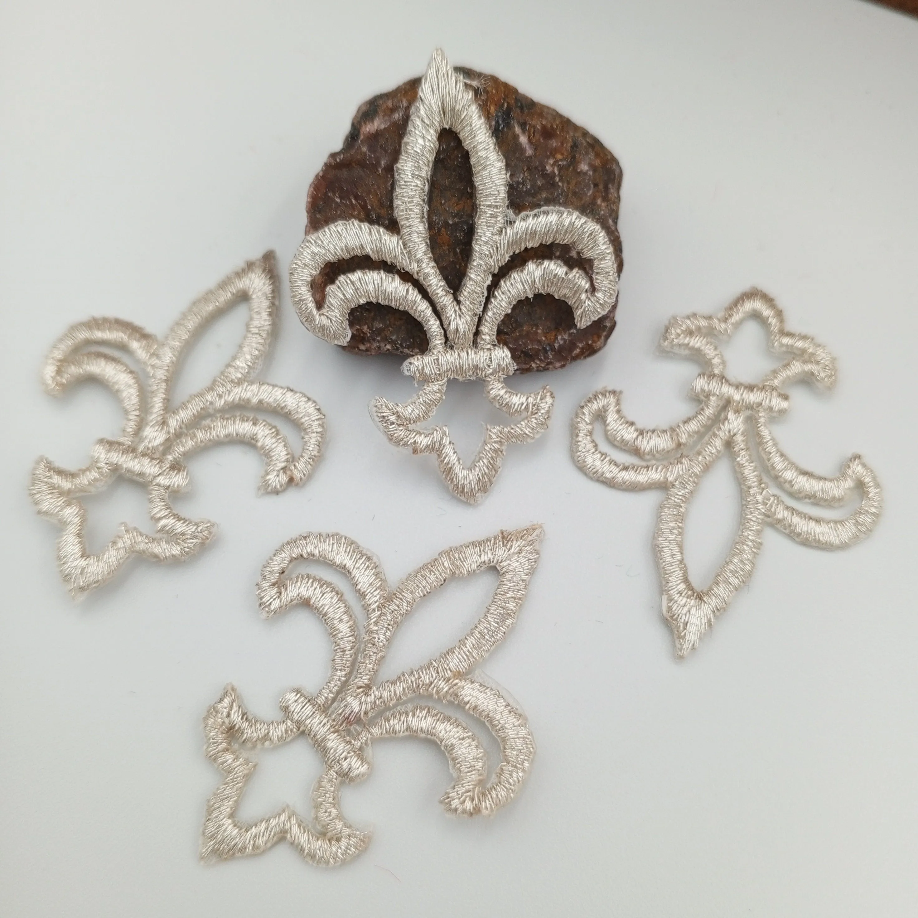 VINTAGE Badge Patches metallic silver Embroidered Appliques #774