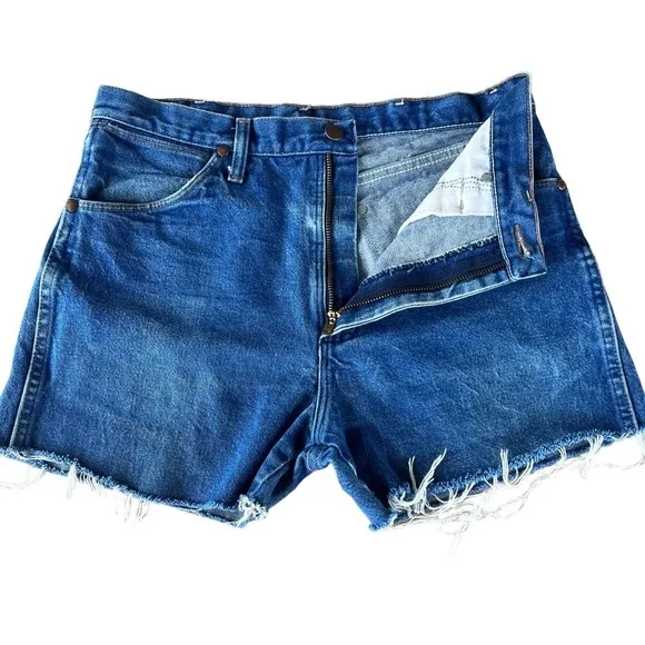 VTG Wrangler Frayed Denim Cutoff High Waist Shorts Sz 33 USA Made Pocket Patch