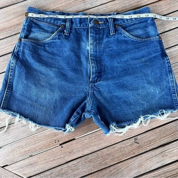 VTG Wrangler Frayed Denim Cutoff High Waist Shorts Sz 33 USA Made Pocket Patch