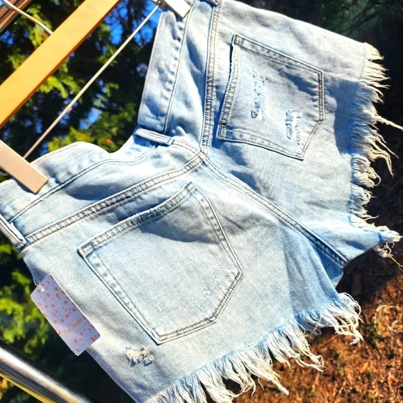WE THE FREE Mid-Rise Loving Good Vibrations Cutoffs
