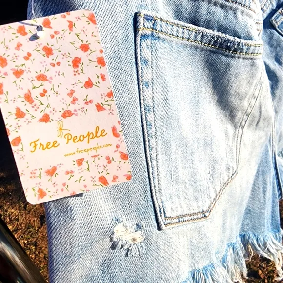WE THE FREE Mid-Rise Loving Good Vibrations Cutoffs