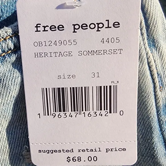 WE THE FREE Mid-Rise Loving Good Vibrations Cutoffs