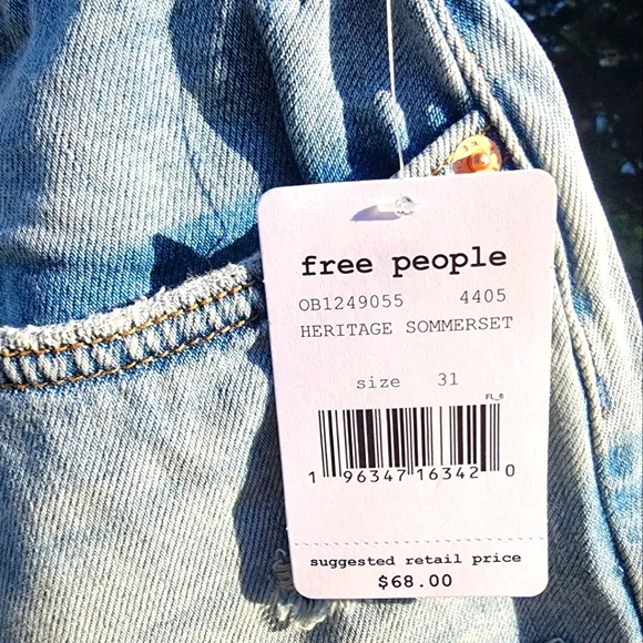 WE THE FREE Mid-Rise Loving Good Vibrations Cutoffs