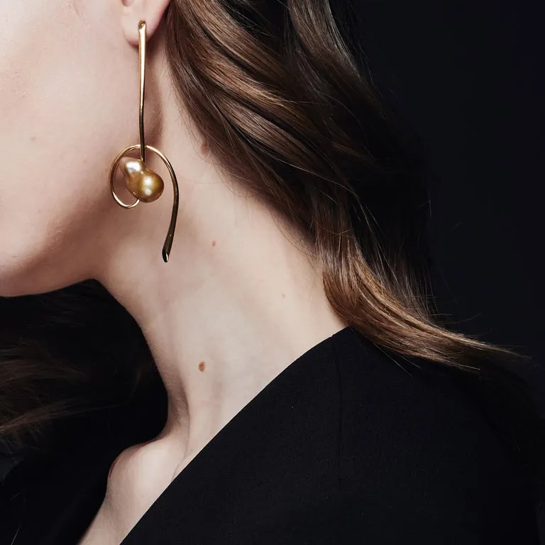 Yemyungji Baroque Pearls 18 Karat Yellow Gold Line Drop Earrings