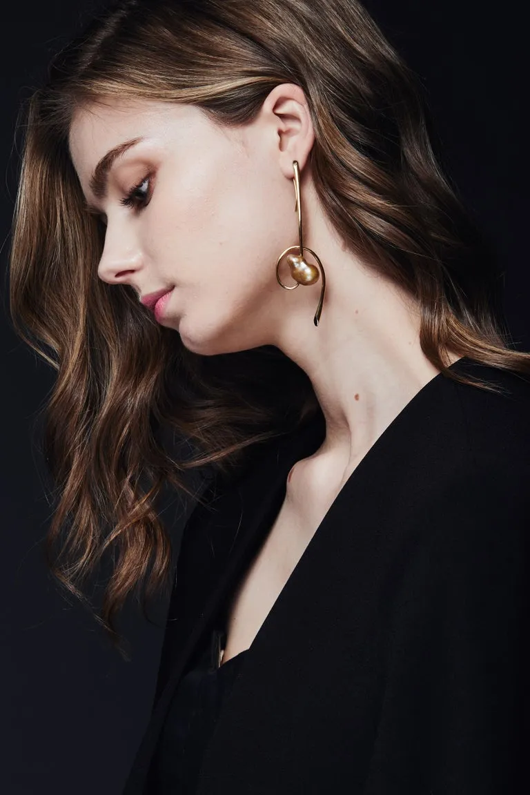 Yemyungji Baroque Pearls 18 Karat Yellow Gold Line Drop Earrings