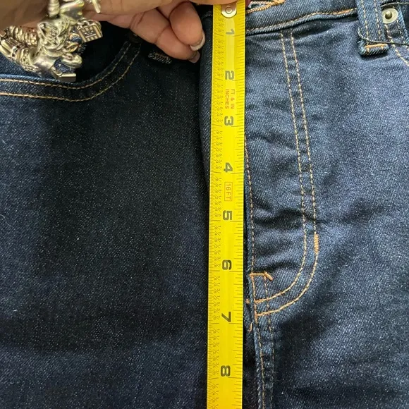 Your curves never looked so good! Slip on curvy vintage mid-rise skinny jeans