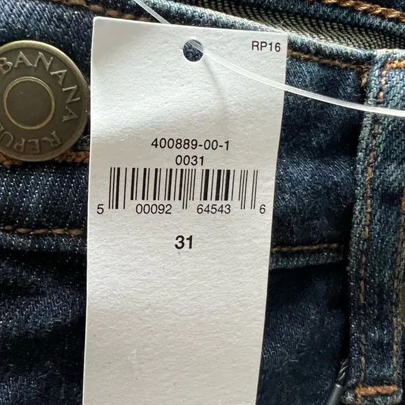 Your curves never looked so good! Slip on curvy vintage mid-rise skinny jeans